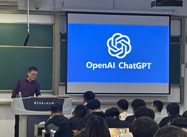 long8龙八国际科技集团在南京信息工程大学软件工程学院举办职业生涯规划讲座